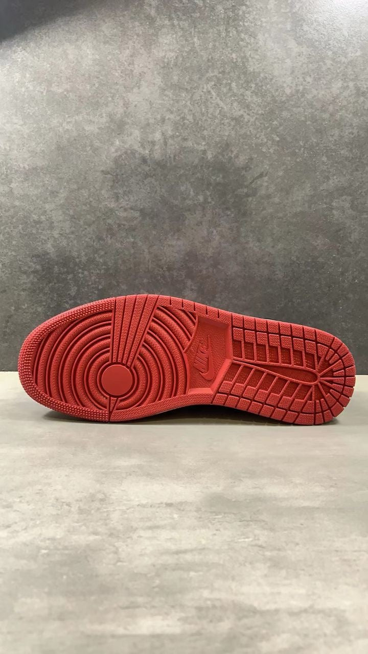 JORDAN 1 LOW OG x TROPHY ROOM