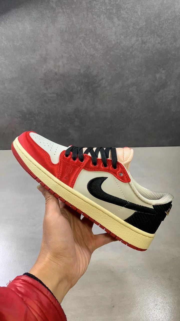 JORDAN 1 LOW OG x TROPHY ROOM