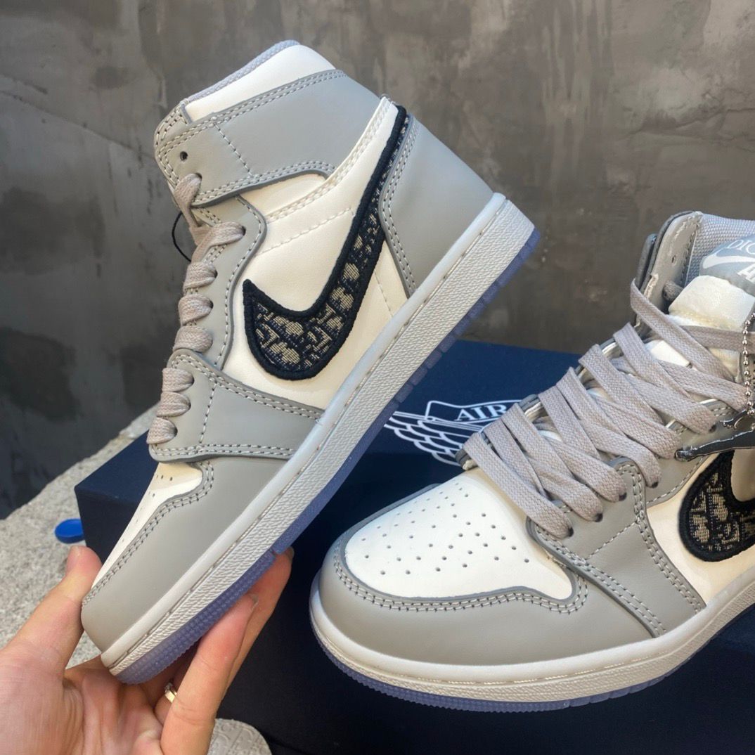 AIR JORDAN 1 HIGH x DIOR