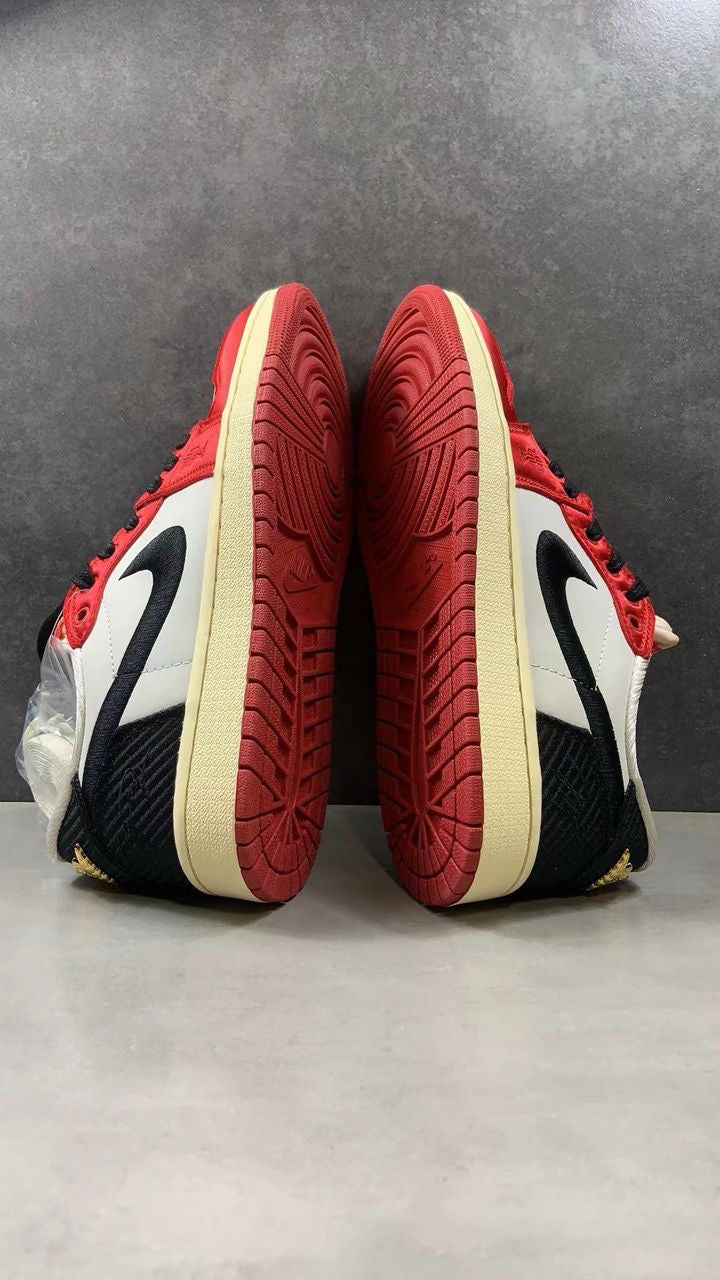 JORDAN 1 LOW OG x TROPHY ROOM