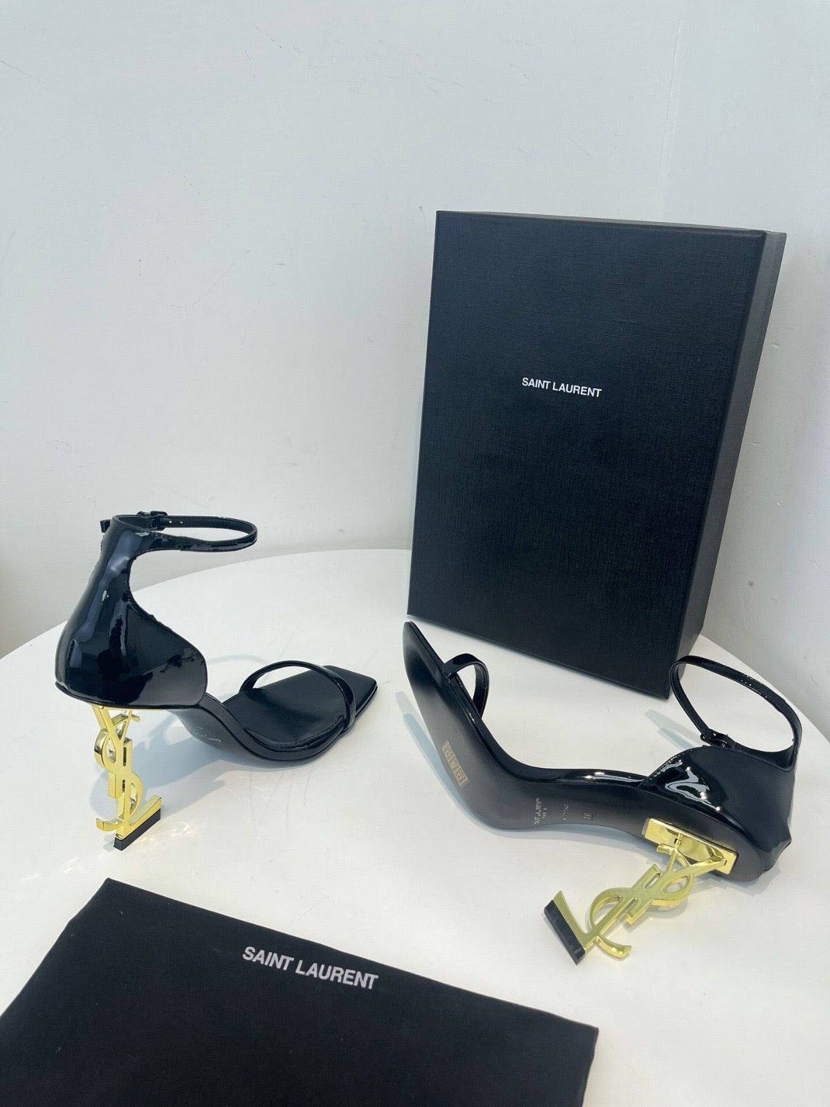 TACCHI SAINT LAURENT