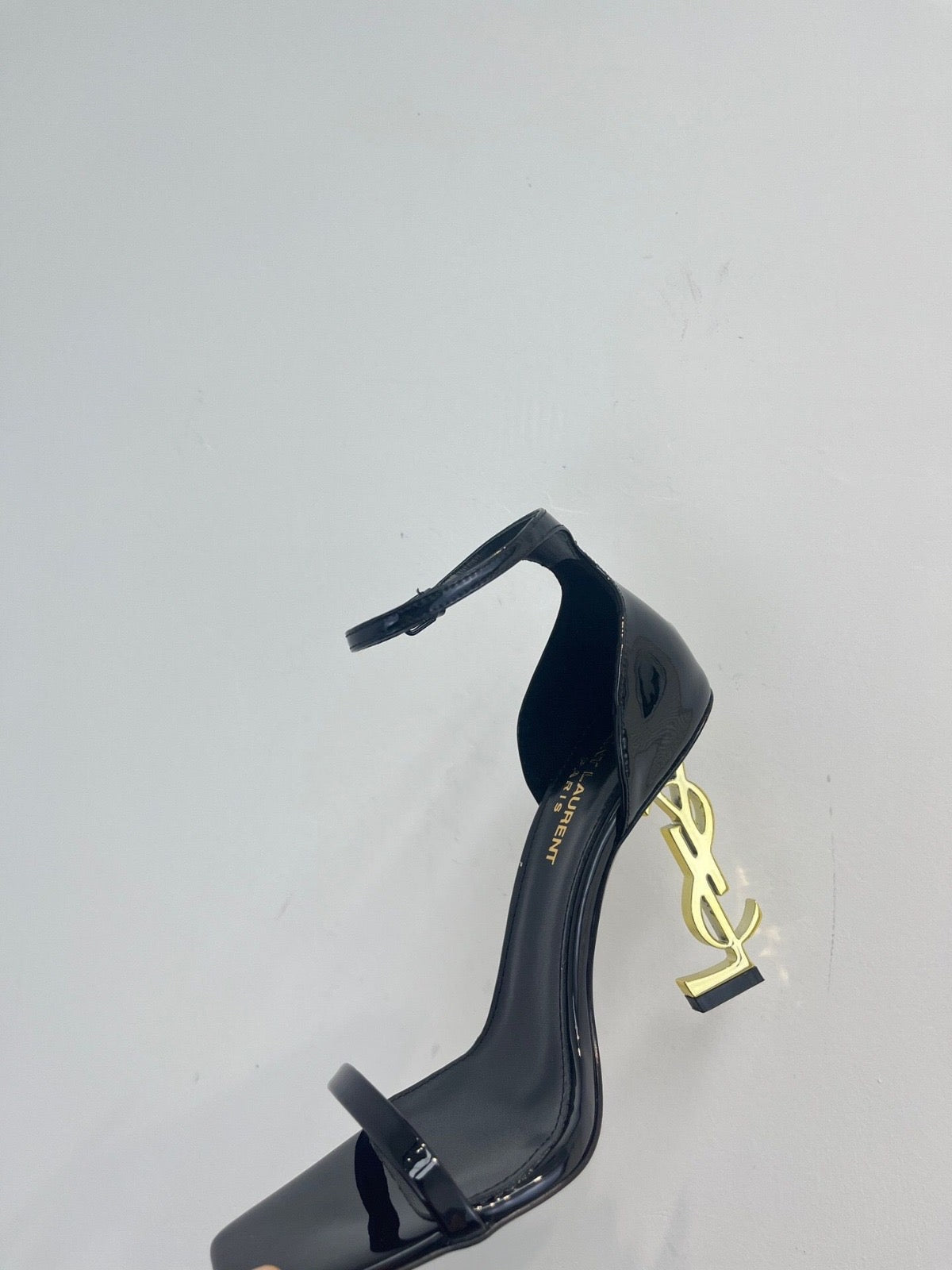 TACCHI SAINT LAURENT