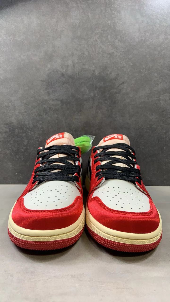 JORDAN 1 LOW OG x TROPHY ROOM