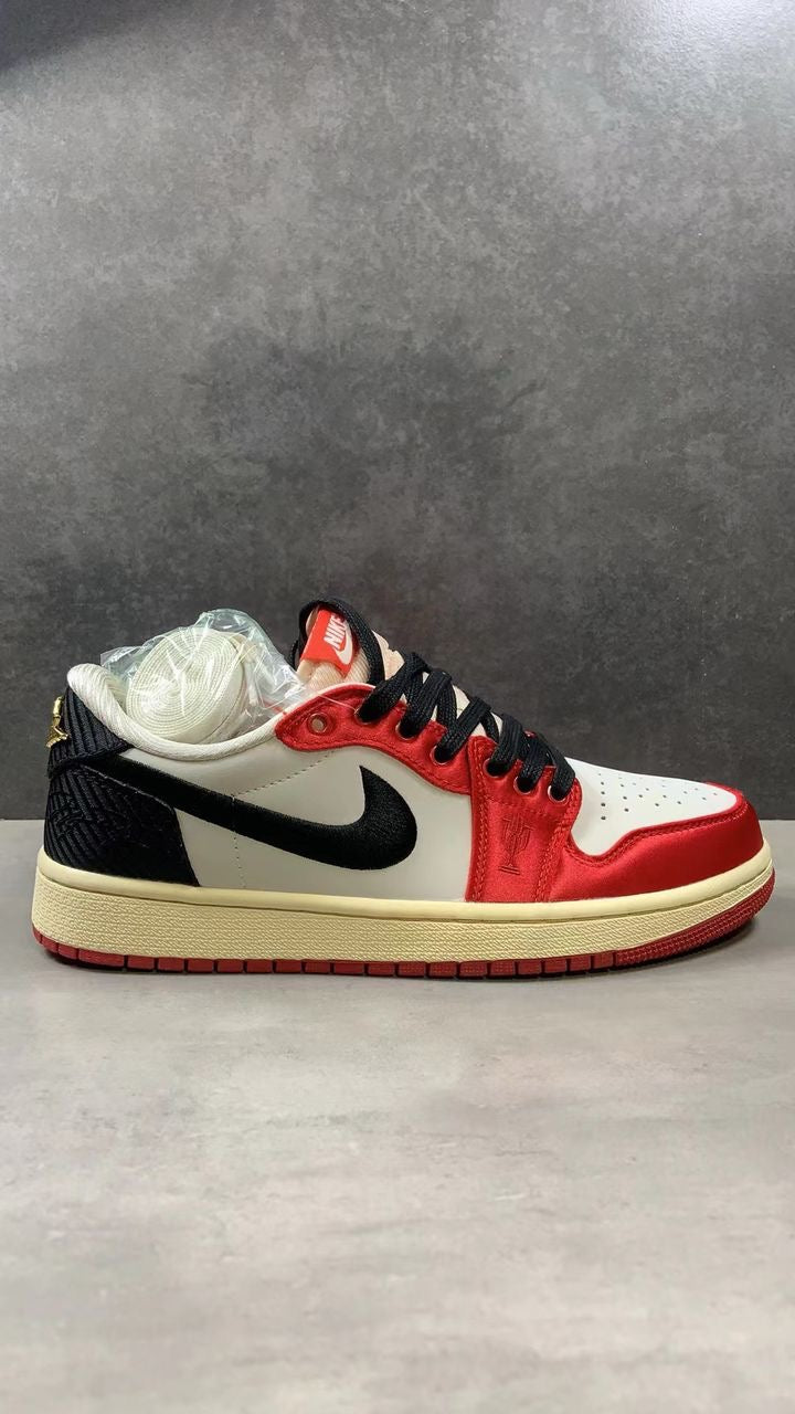 JORDAN 1 LOW OG x TROPHY ROOM