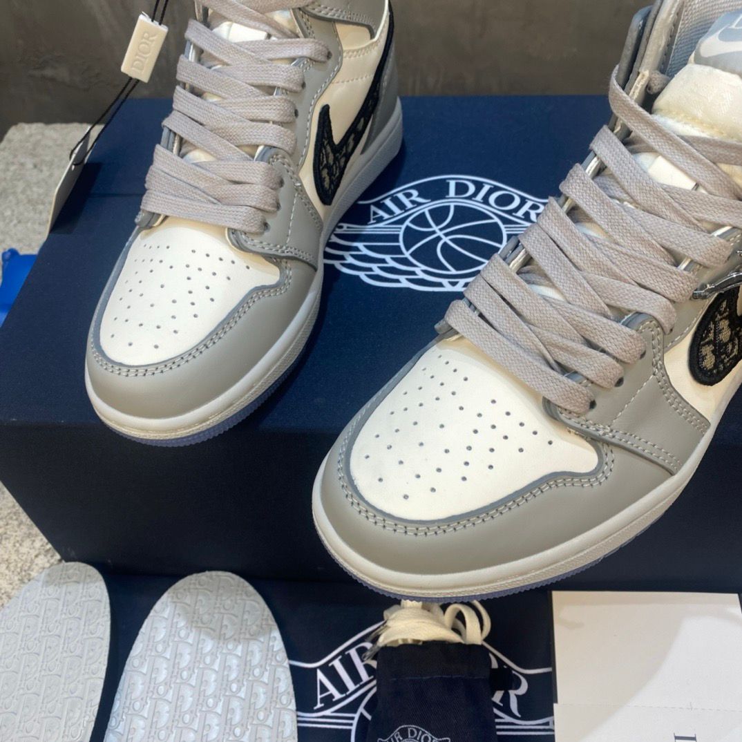 AIR JORDAN 1 HIGH x DIOR
