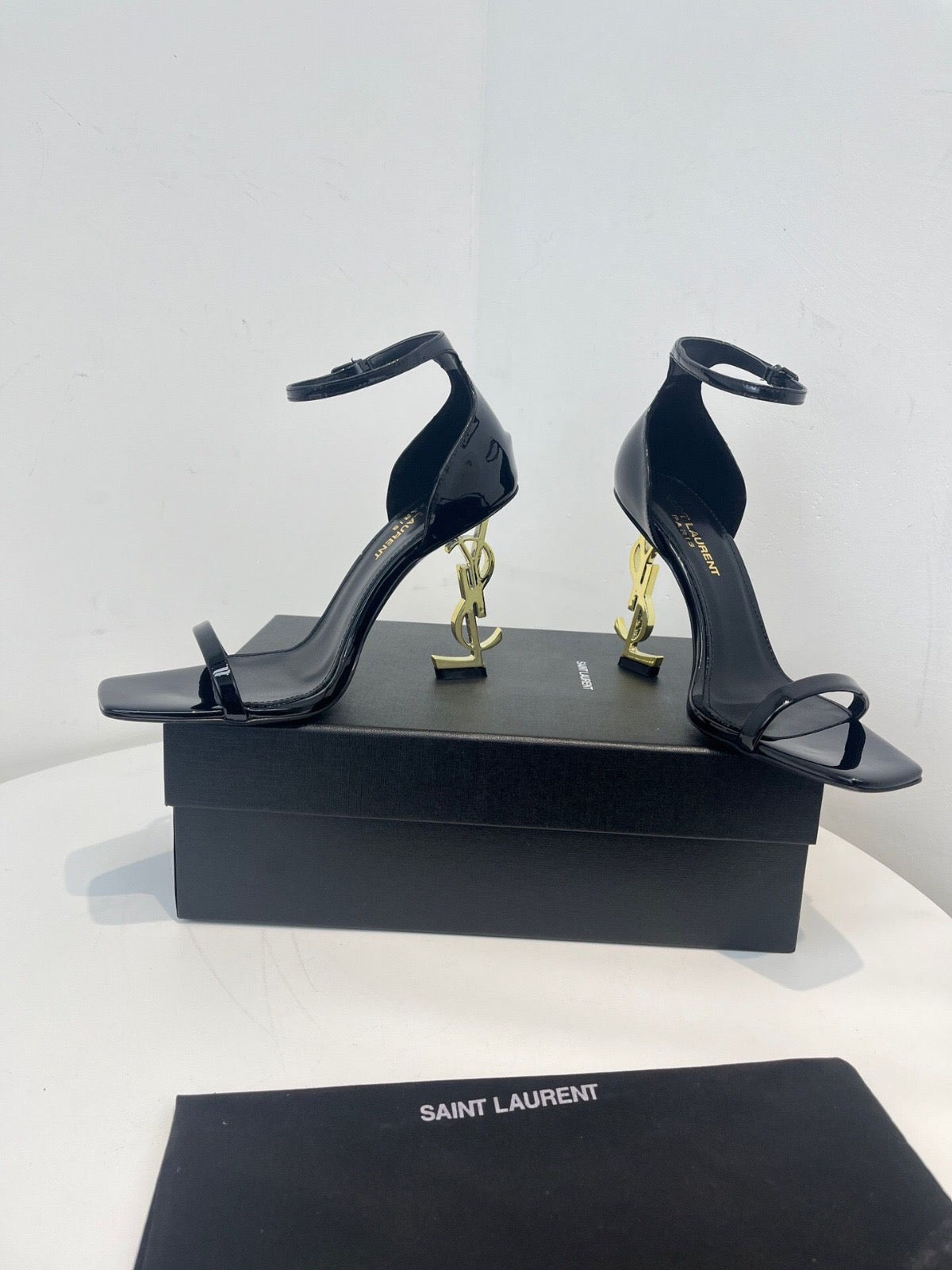 TACCHI SAINT LAURENT