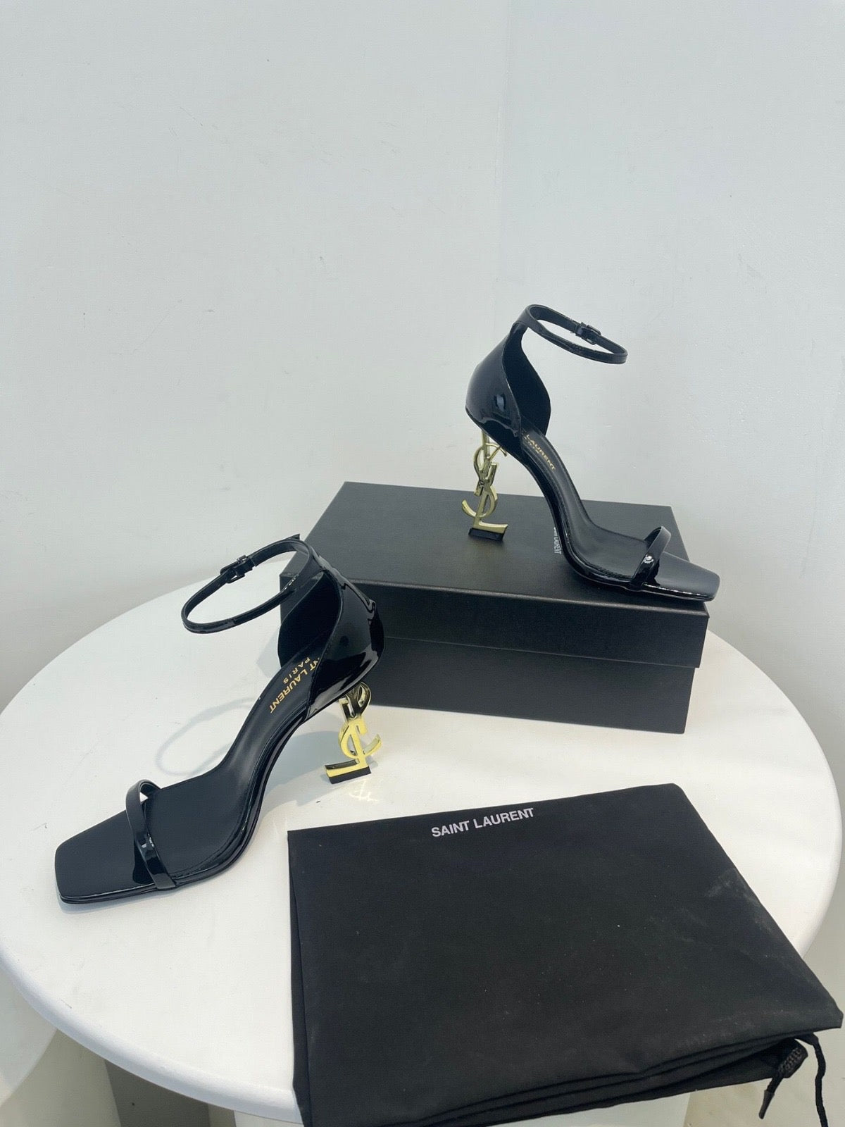 TACCHI SAINT LAURENT