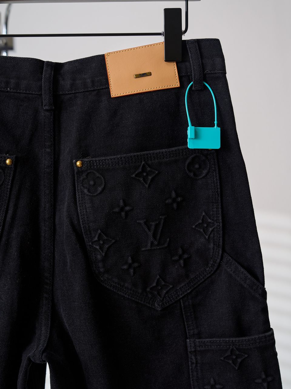 LOUIS VUITTON SHORTS DENIM “BLACK”