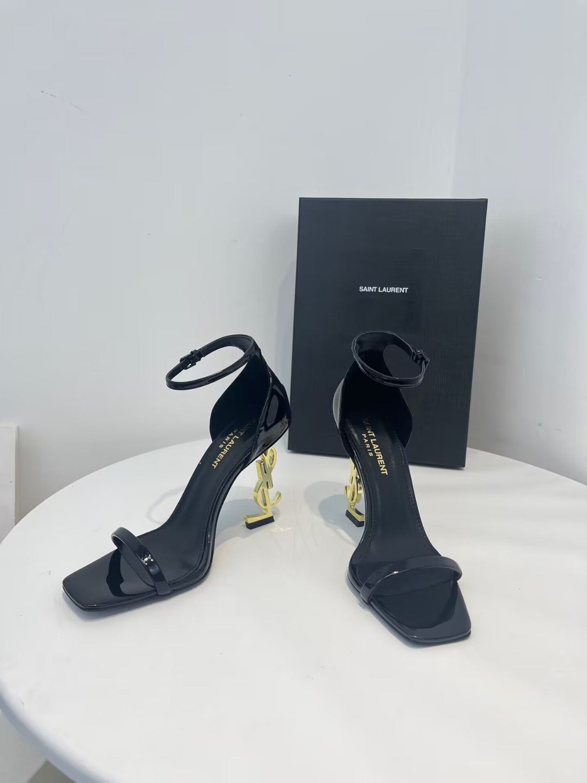 TACCHI SAINT LAURENT