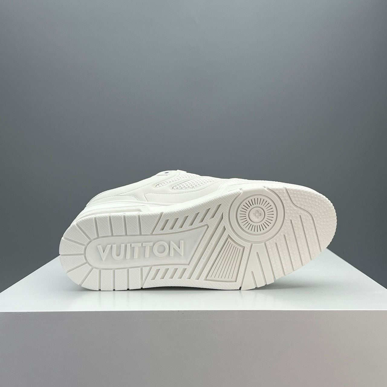 LOUIS VUITTON SKATE WHITE