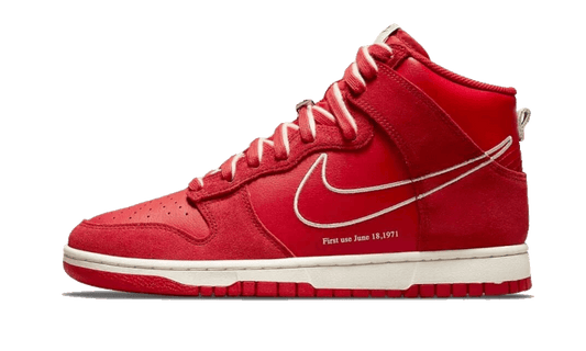 NIKE DUNK HIGH FIRST USE UNIVERSITY RED