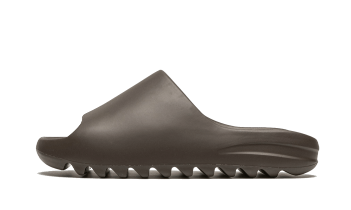 YEEZY SLIDE SOOT