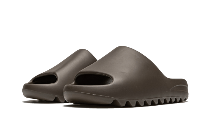 YEEZY SLIDE SOOT