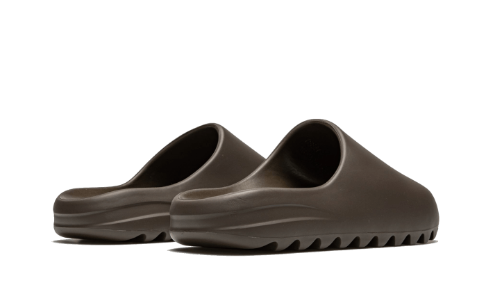 YEEZY SLIDE SOOT